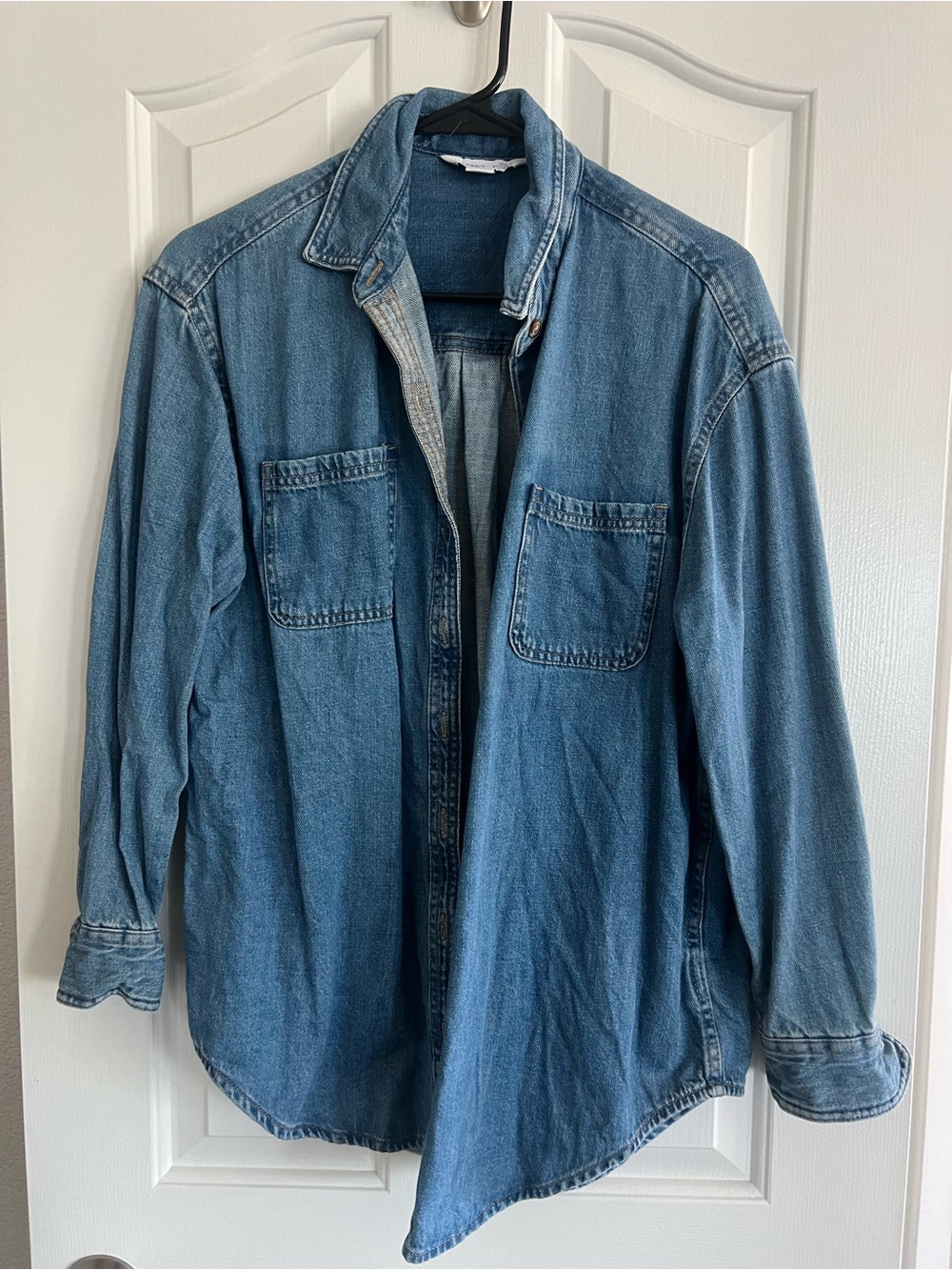Oversized Old Navy Boyfriend Utility-Pocket Jean Shirt for Women - Medium Washed